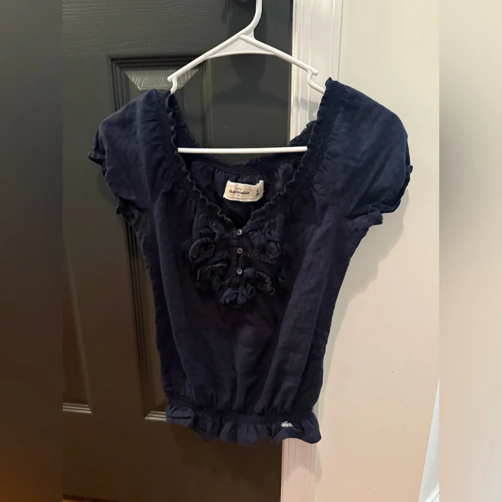 Abercrombie Vintage Y2K Navy Ruffled Top